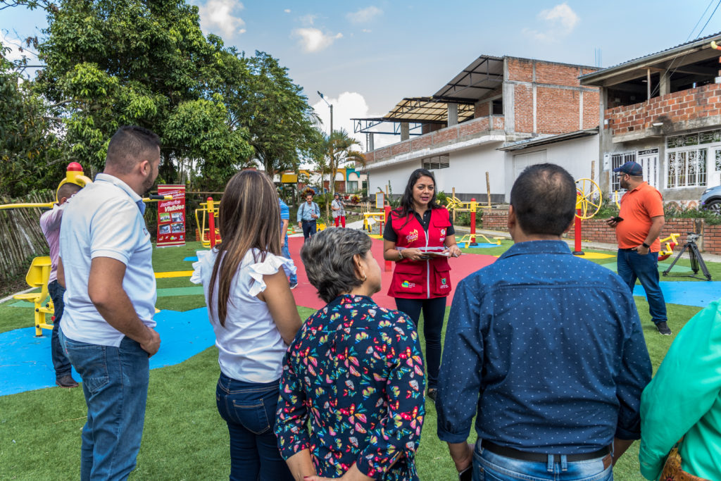 Habitantes de Caicedonia ya disfrutan del nuevo gimnasio al aire libre en el barrio El Surco