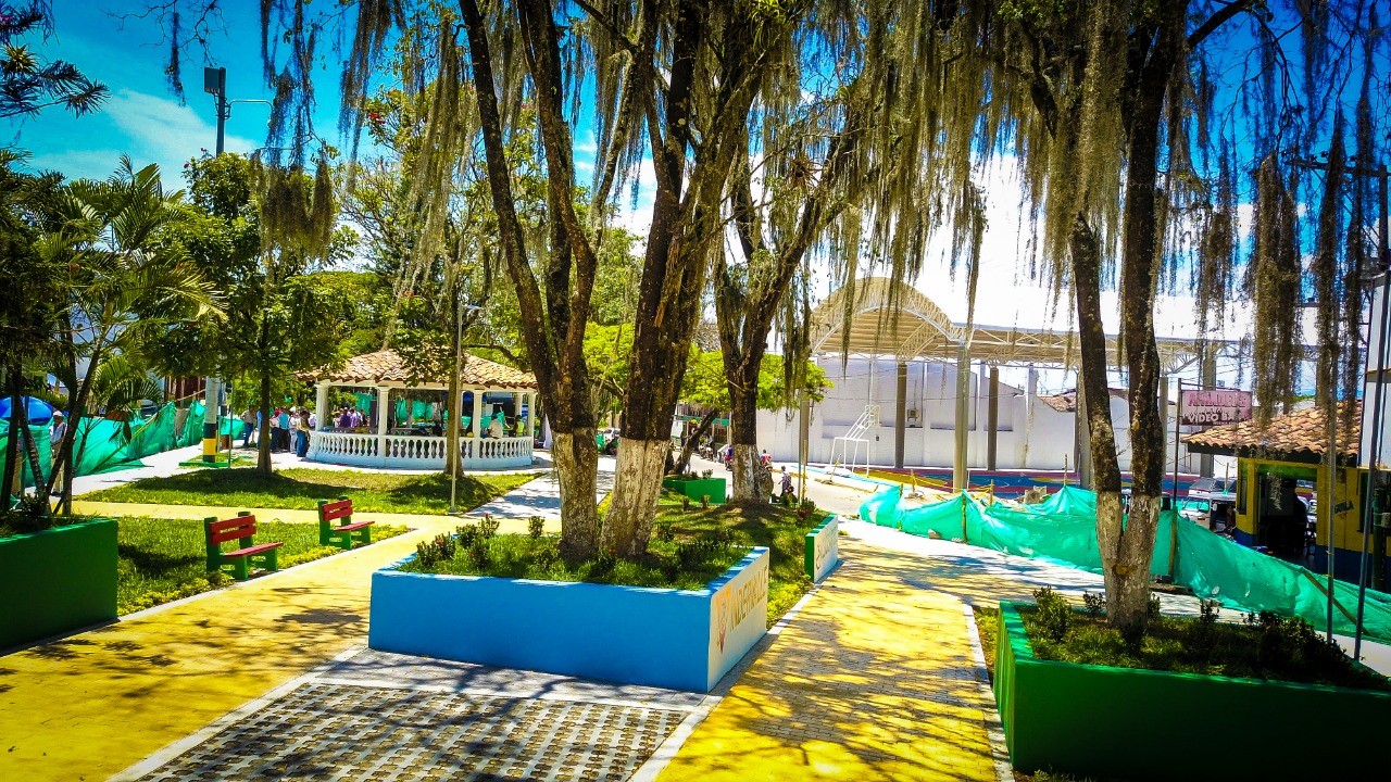 Ansermanuevo cuenta desde ya con un renovado parque principal gracias a la Gobernación del Valle e Indervalle